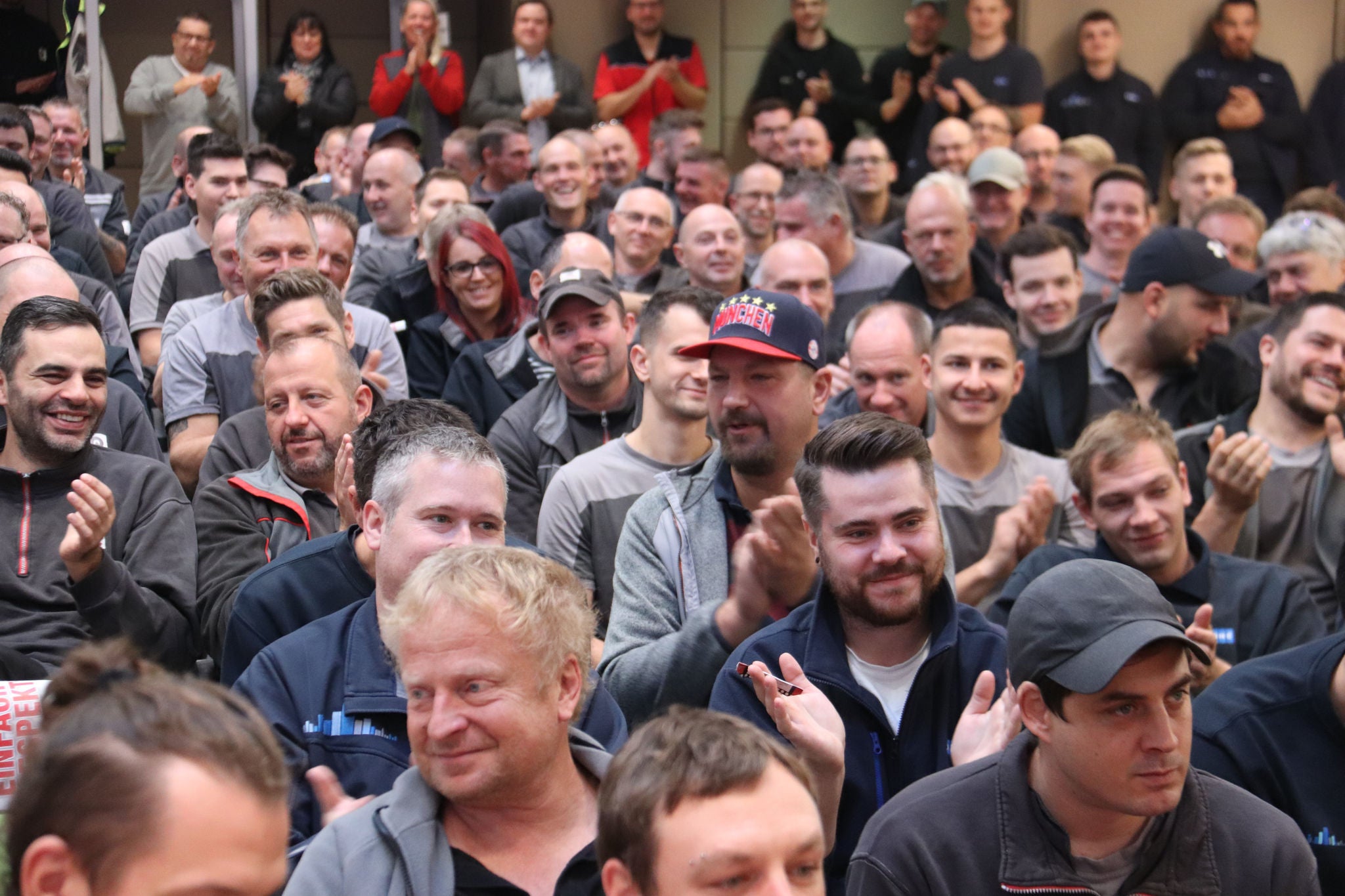 Betriebsversammlung ARGE Aufzüge Am 23. Oktober 2023 fand eine Betriebsversammlung der ARGE Aufzüge mit rund 300 Mitarbeiter:innen z.B. der Firmen Kone, Schindler und Otis statt.