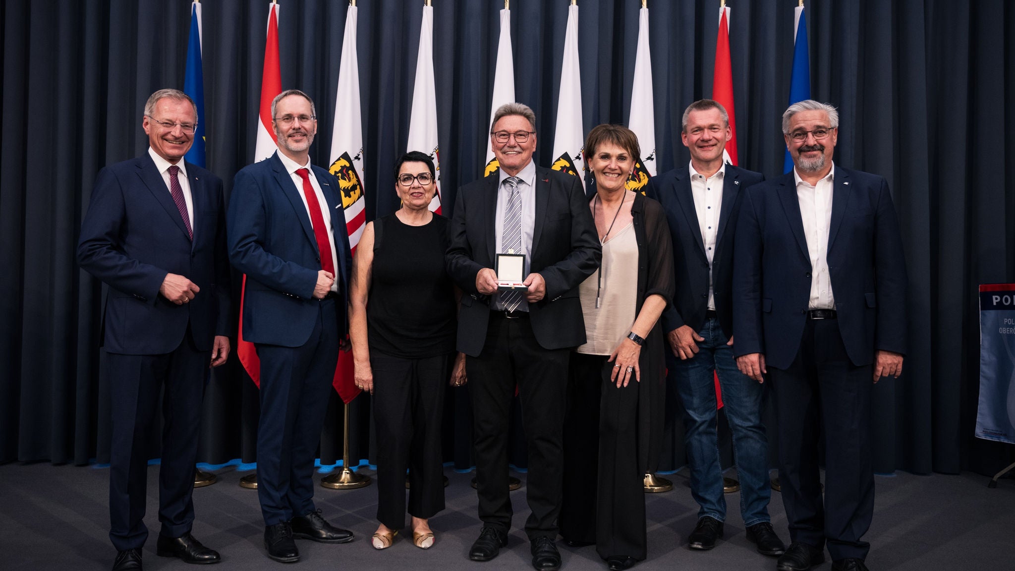 v.l. LH Mag. Thomas Stelzer; Stefan Guggenberger (Bundesgeschäftsführer PRO-GE); Andrea Schwarz; Erich Schwarz (ehem. Vizepräsident AK OÖ); Elfriede Schober (stv. Bundesvorsitzende PROGE, Vizepräsidentin AK Wien); Michael Seemayer (Abg. z. NR. und Landesgeschäftsführer PRO-GE); Andreas Stangel (AK-Präsident OÖ und ÖGB Landesvorsitzender)