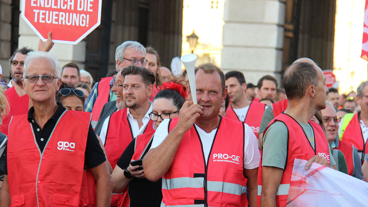 ÖGB-Demo gegen die Teuerung